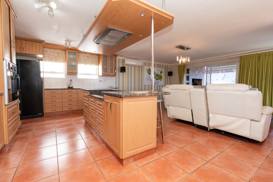 5 Bedroom Property for Sale in Waterfront Western Cape